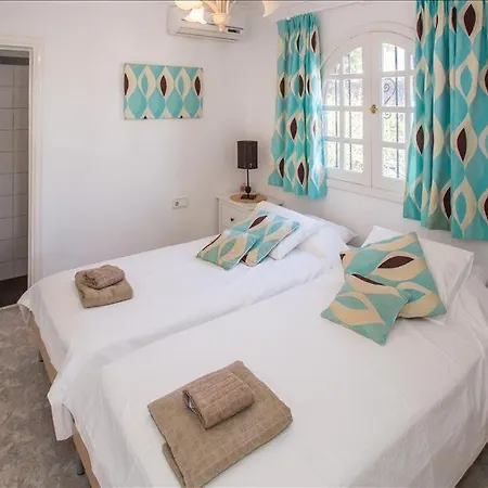 Villa Casa Grecia - 3 Bedroom Family - Well Furnished Interior- Great Pool Area *