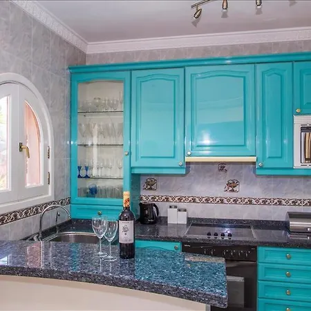 Casa Grecia - 3 Bedroom Family - Well Furnished Interior- Great Pool Area